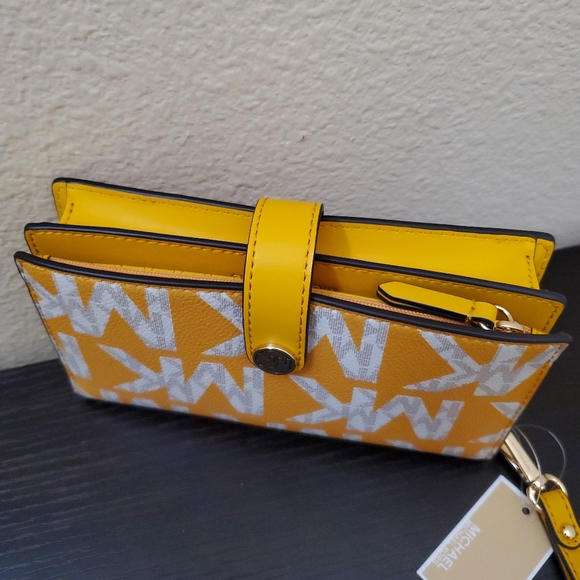 Michael kors Jet Set Small Phone Wristlet Wallet - Picture 3 of 13